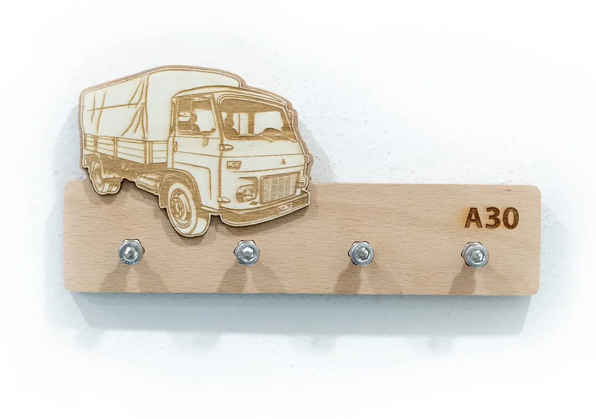 Schlüsselbrett aus Holz Avia A30