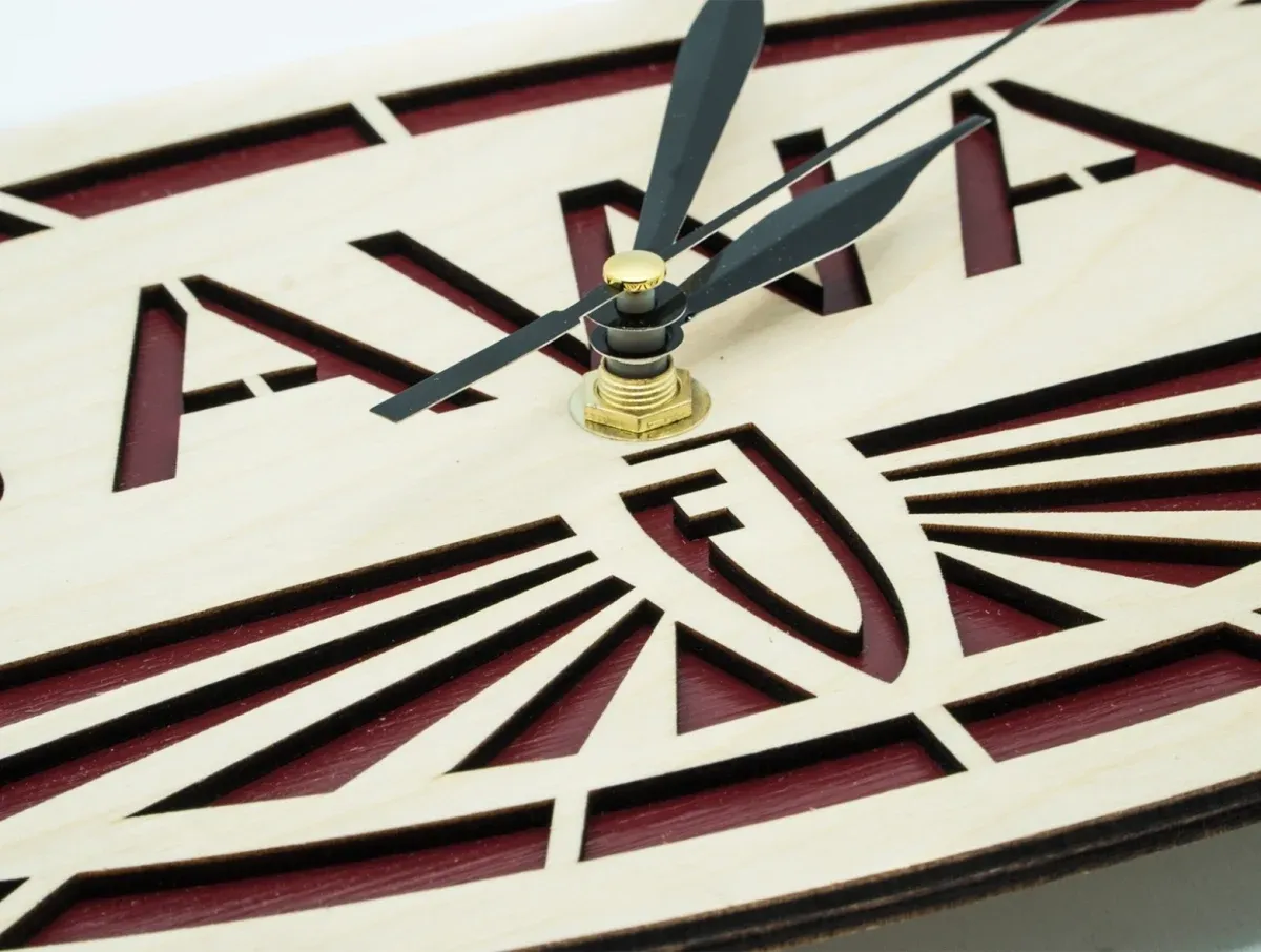 Hölzerne Uhr Logo Jawa Fj