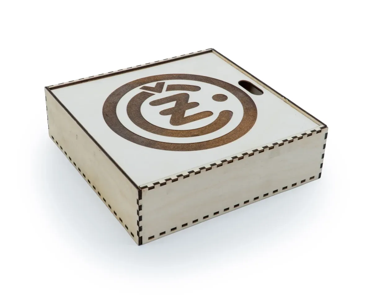 Geschenkbox für Holzuhr Logo ČZ 20 cm