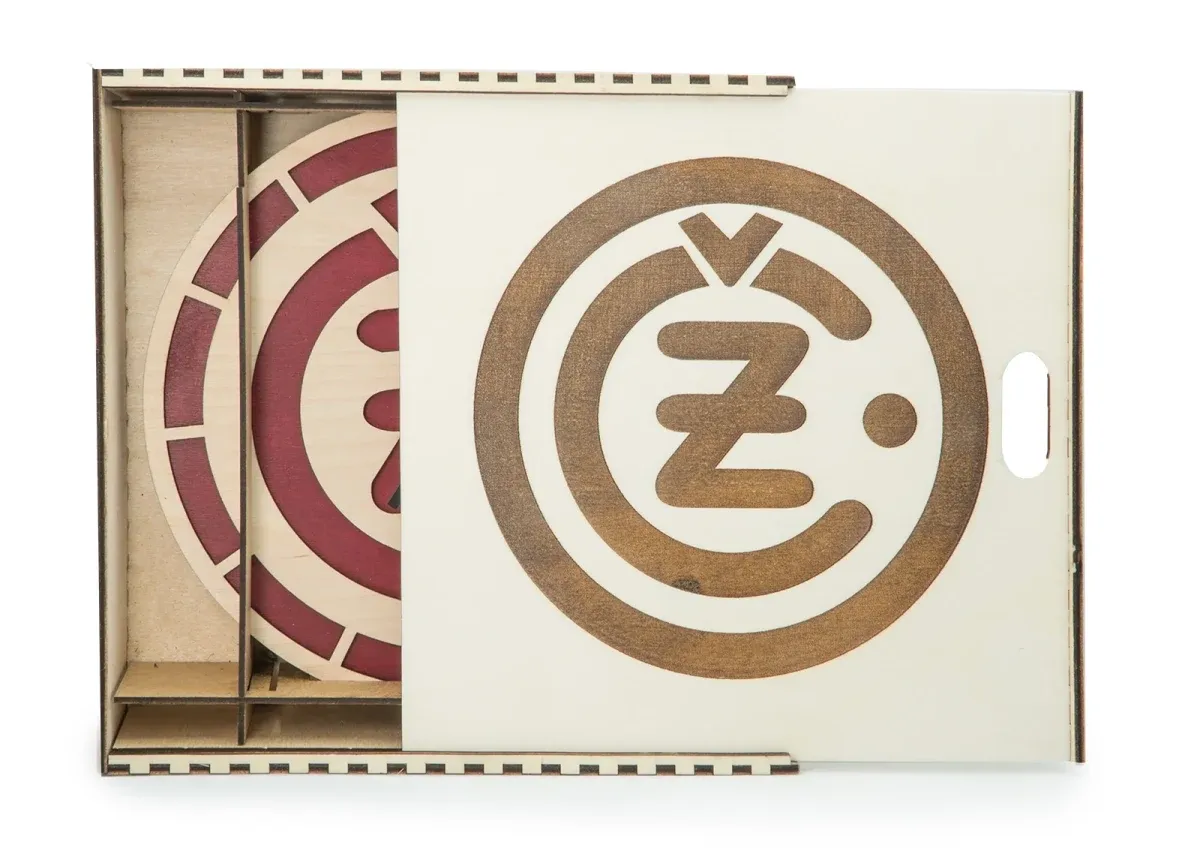 Geschenkbox für Holzuhr Logo ČZ 20 cm