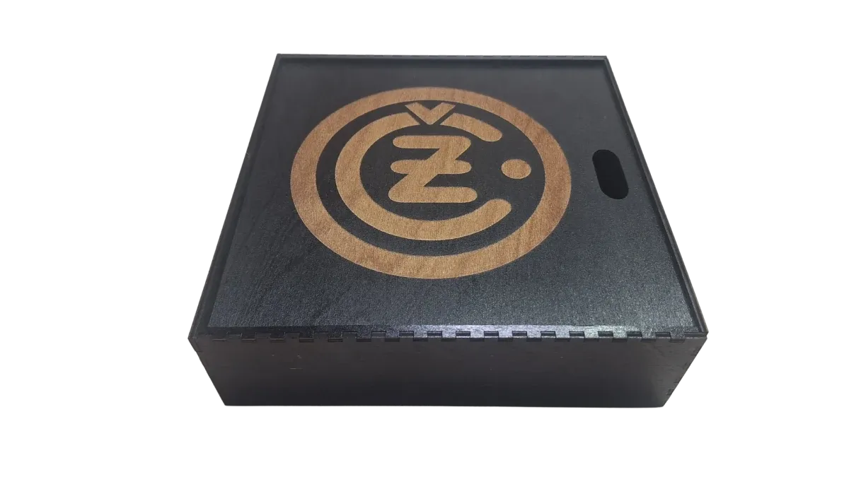 Geschenkbox für Holzuhr Logo ČZ 20 cm schwarz