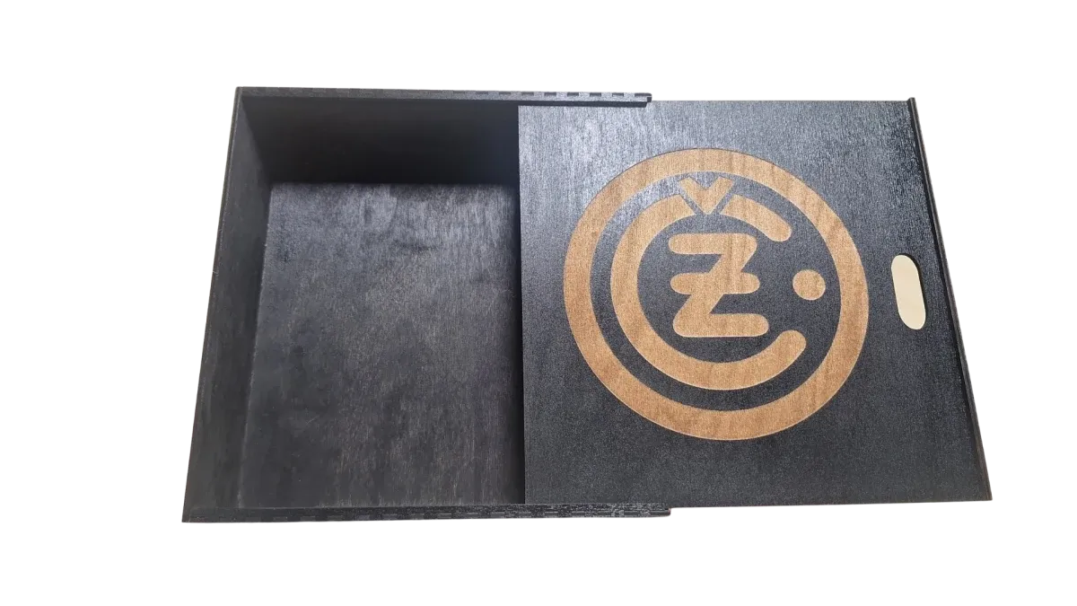 Geschenkbox für Holzuhr Logo ČZ 20 cm schwarz