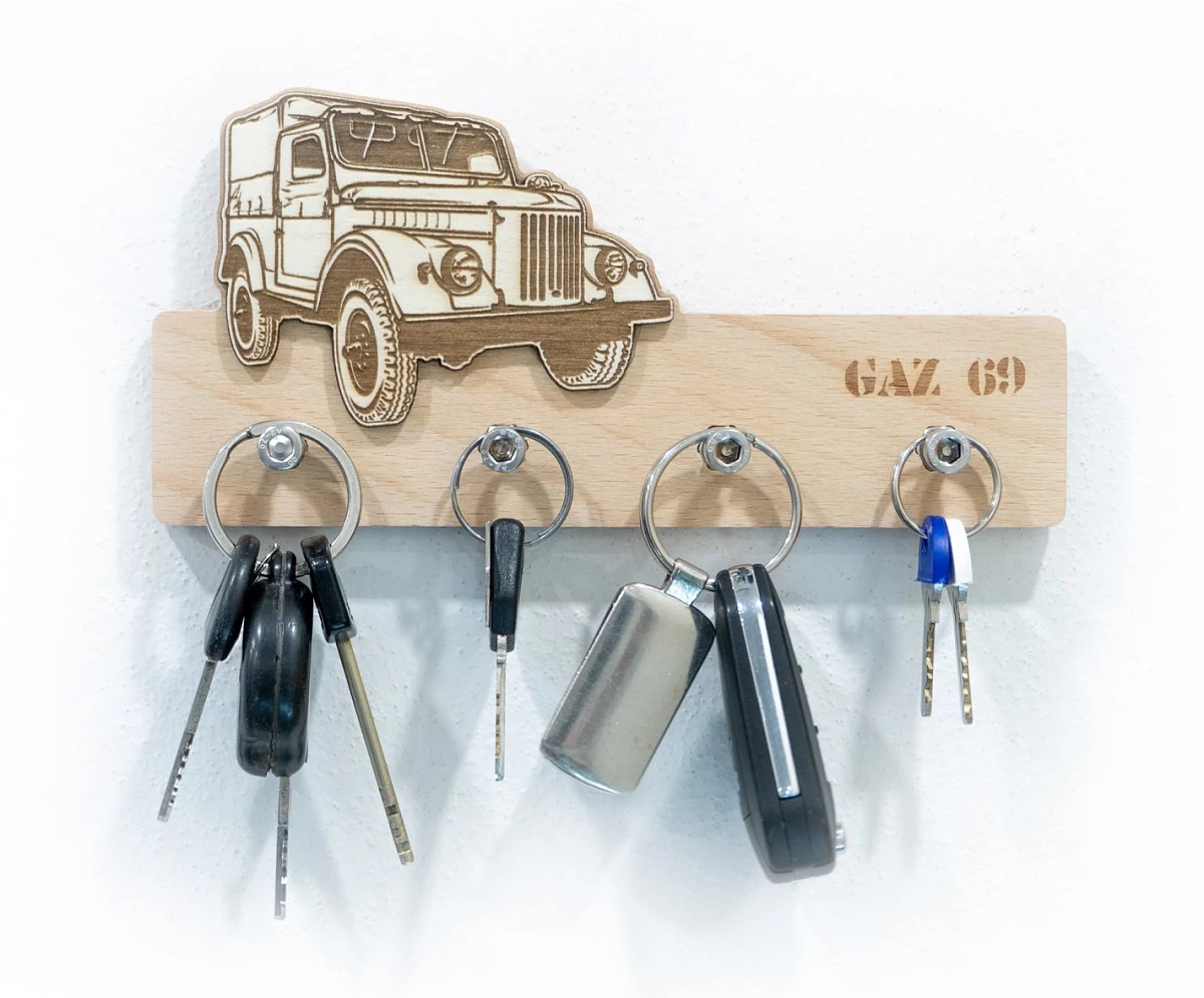 Schlüsselbrett aus Holz GAZ 69